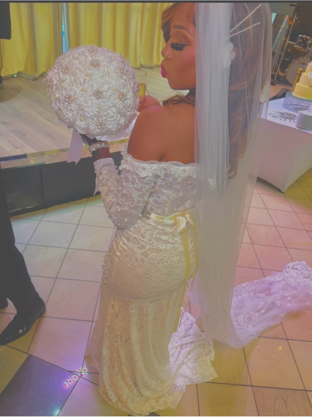 WEDDING DRESS AND VEIL FOR SALE